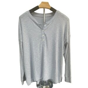 American Eagle Women’s Flowy/Light weight Henley long sleeve